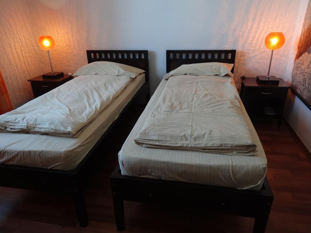 Amir Hotel Karakol Habitación foto